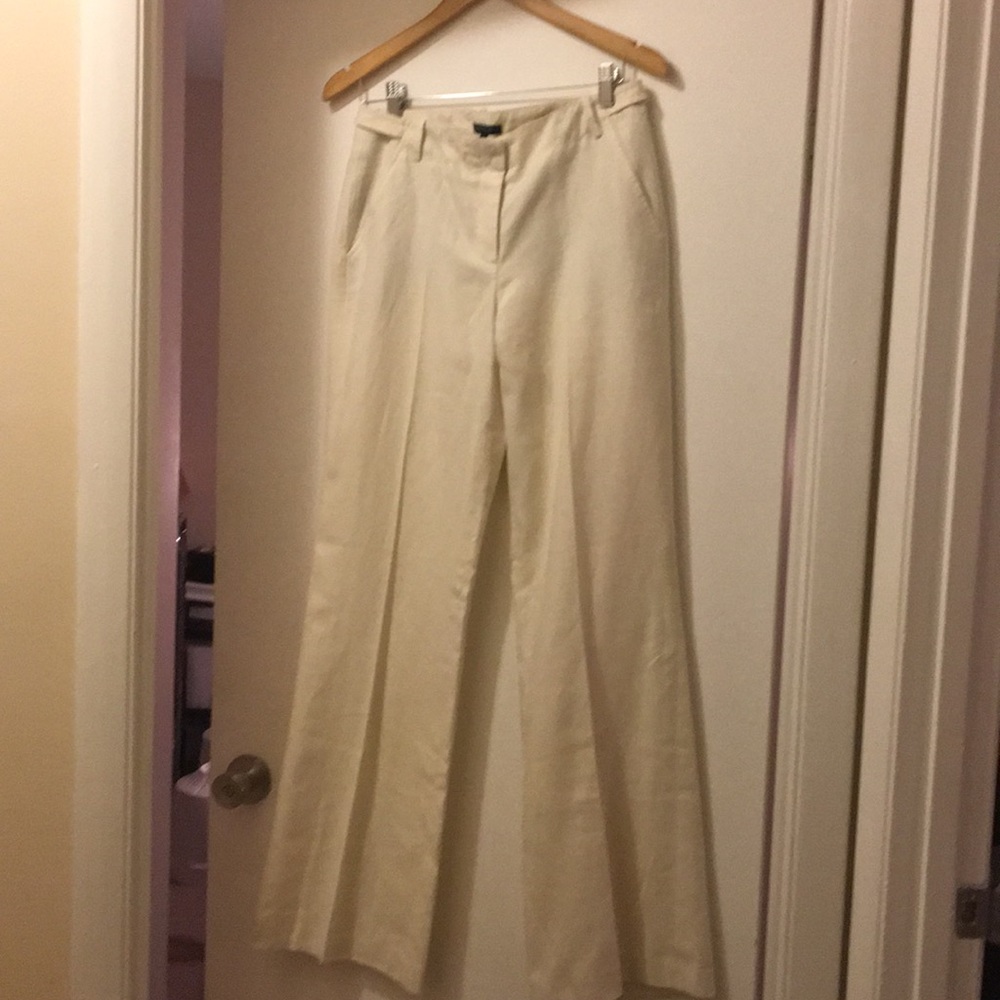 New without tags. Tommy Hilfiger pants. Inseam is 33 and 3/4 inches.